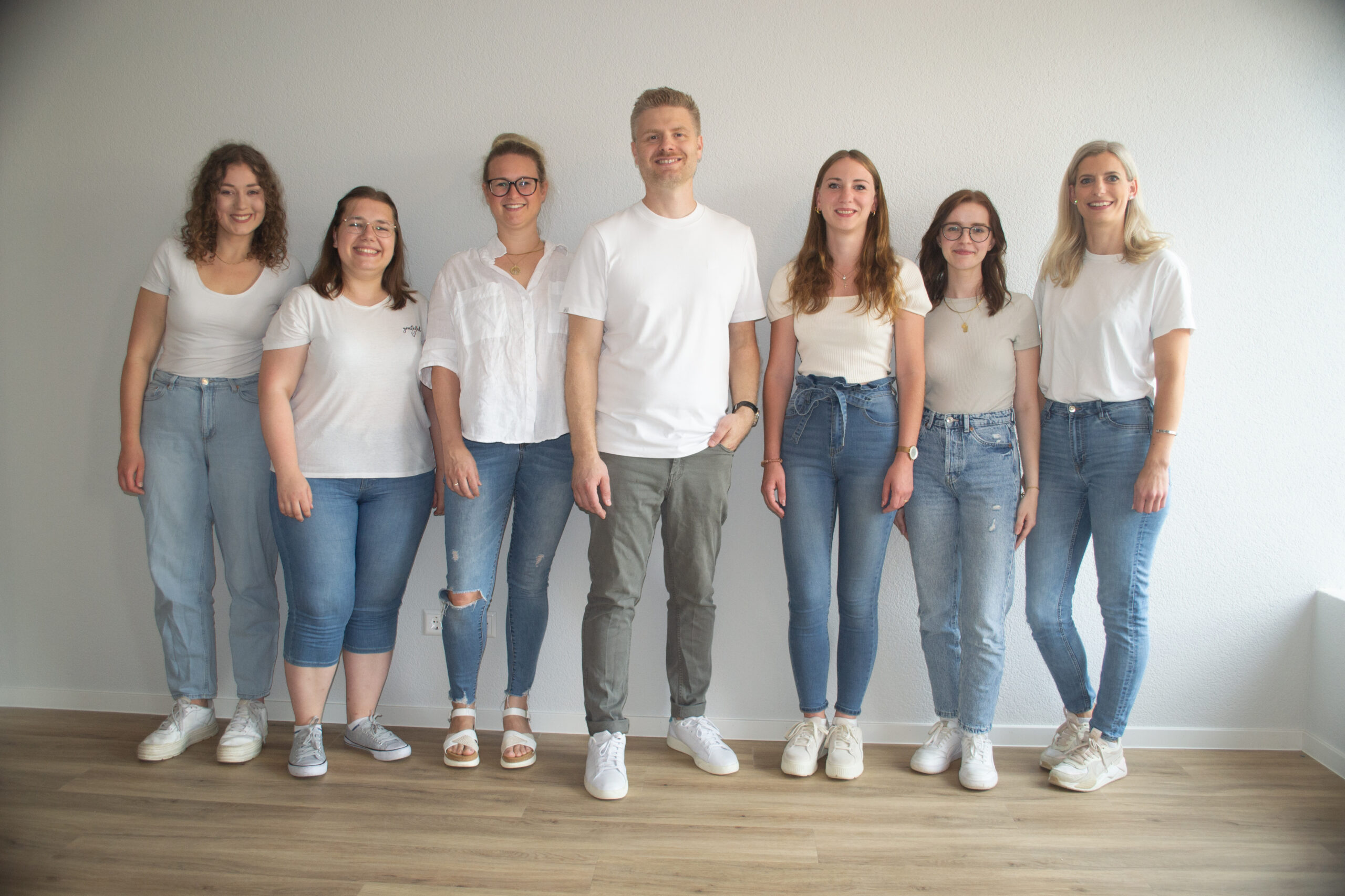 Ob akute Schmerzen, chronische Beschwerden oder Rehabilitation nach Verletzungen: Wir verbinden Physiotherapie, Ergotherapie und Logopädie zu einem durchdachten Gesamtkonzept, das individuell auf Ihre Bedürfnisse zugeschnitten ist. Wir freuen uns auf Sie. Ihr Team vom ACTIVE Gesundheitszentrum an der Fils in Göppingen Faurndau.
